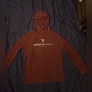 maroon america’s Eagle thin hoodie.